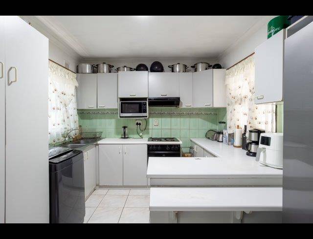 3 BEDROOM HOUSE FOR SALE IN SEA VIEW